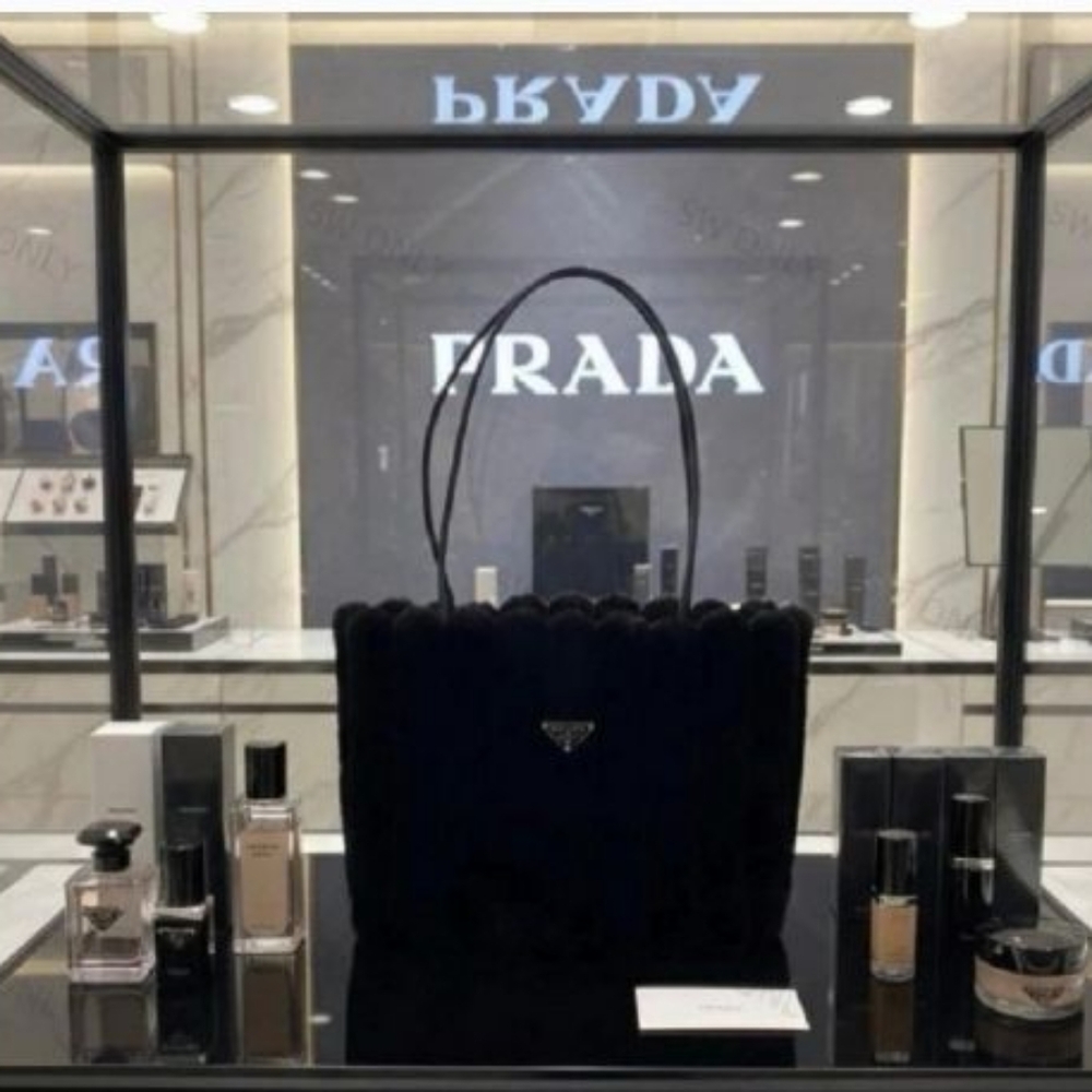 Prada VIP GWP Makeup Bag - Picture 6 of 7